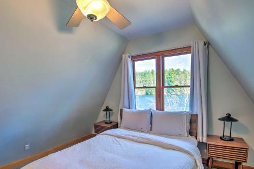 Lakefront Retreat With Kayaks, Grill, Fire Pit!