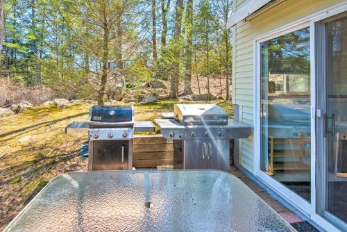 Lakefront Retreat With Kayaks, Grill, Fire Pit!