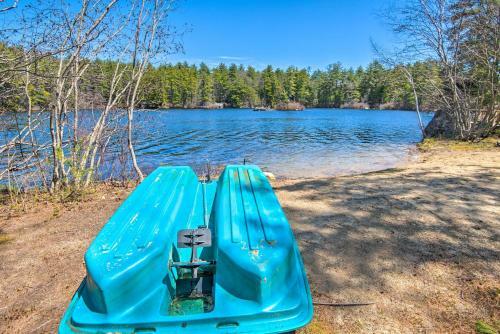 Lakefront Retreat With Kayaks, Grill, Fire Pit!