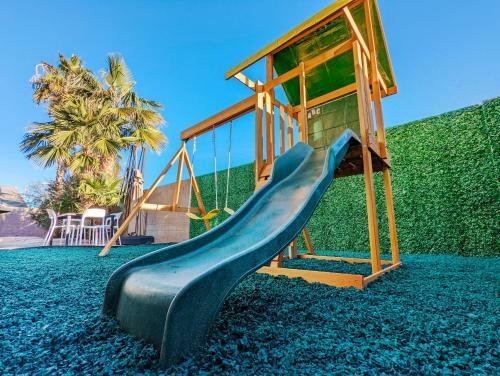 Resort Style 5 Bdr, Pool, Bbq, Wifi & Playground