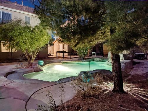 Resort Style 5 Bdr, Pool, Bbq, Wifi & Playground