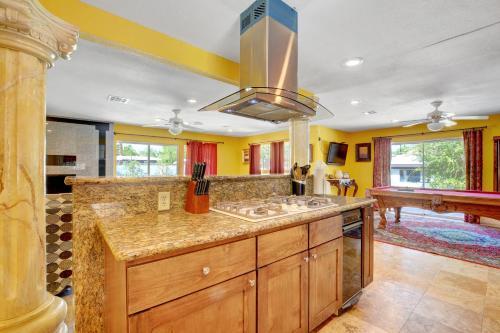 Las Vegas Elegance! Pool Table & Sparkling Pool! Home