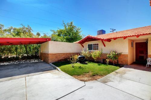 Las Vegas Elegance! Pool Table & Sparkling Pool! Home