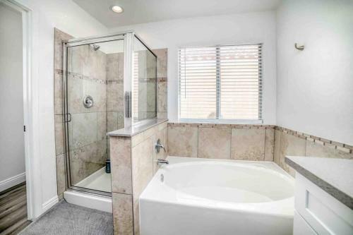 Beautiful Fully Renovated 4br/3ba Home W/rec Room