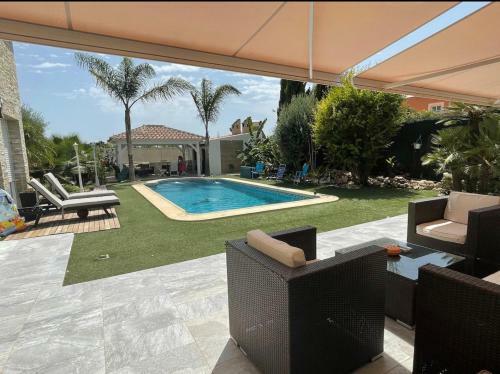 Habitaci�n de Lujo Completa Con Piscina, Cocina
