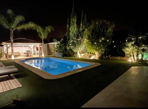 Habitaci�n de Lujo Completa Con Piscina, Cocina
