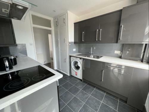 Bright And Spacious 2 Bedroom Apartment