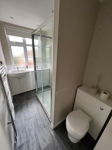 Bright And Spacious 2 Bedroom Apartment