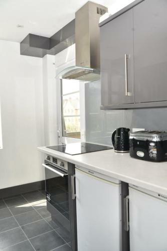 Bright And Spacious 2 Bedroom Apartment