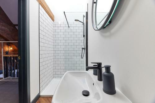 No 8 At Simpson Street Apartments