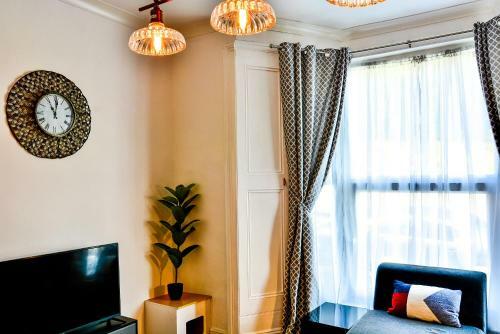 Inviting 3-bed House In Swansea