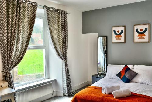 Inviting 3-bed House In Swansea