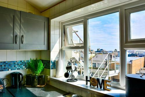 Inviting 3-bed House In Swansea