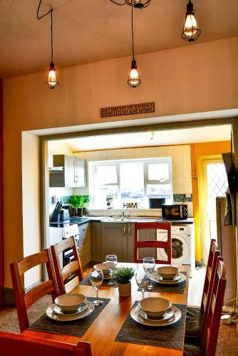 Inviting 3-bed House In Swansea