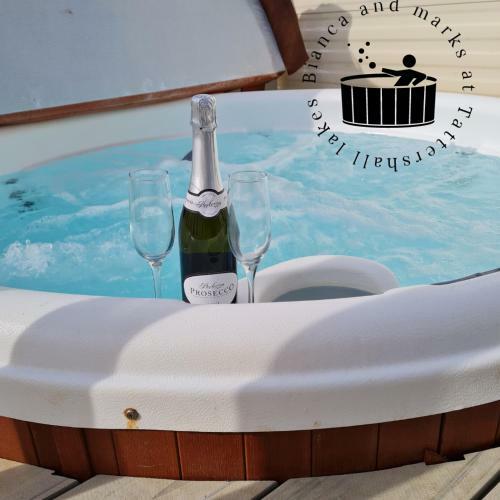 Bianca And Marks 8 Berth Caravan With Hot Tub
