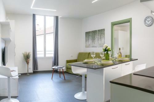 Colours Apartments????