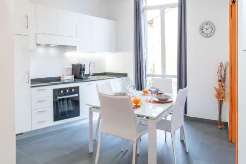 Colours Apartments????