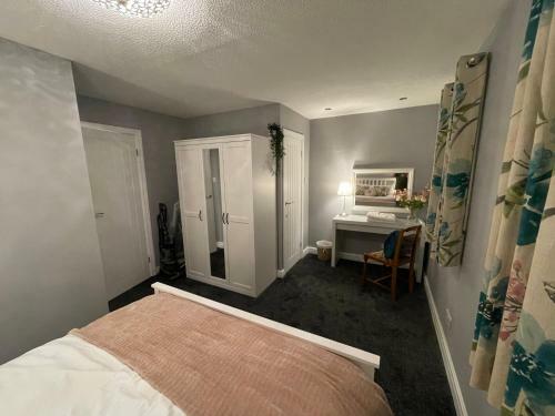 Tranquil 3 Bedroom Town House With Parking