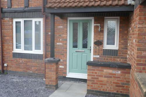 Tranquil 3 Bedroom Town House With Parking