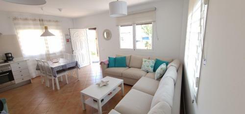 Casa G�minis, Tranquila, Ba�ada Por El Sol