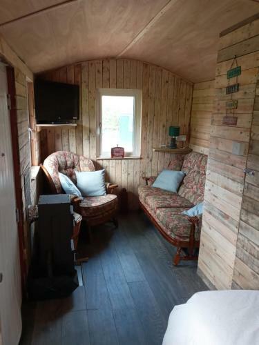 Shepherd Hut Set In The Peak District Buxton Derbyshire