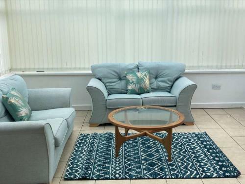 Entire Spacious, Modern, Family Home Near St Ives