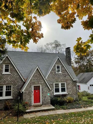 Lakefront Stone Cottage Get-away One Hour From Nyc