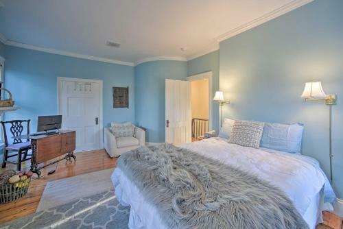 Luxe Germantown Home With Deck, Fire Pit And Yard