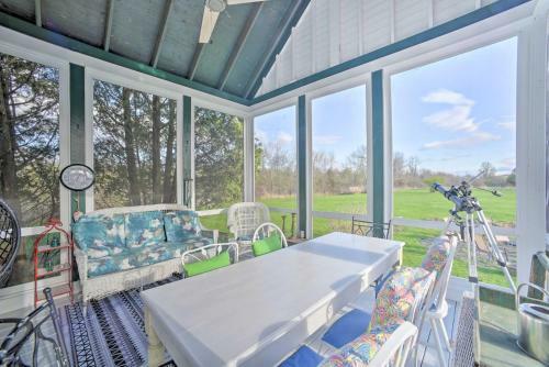 Luxe Germantown Home With Deck, Fire Pit And Yard
