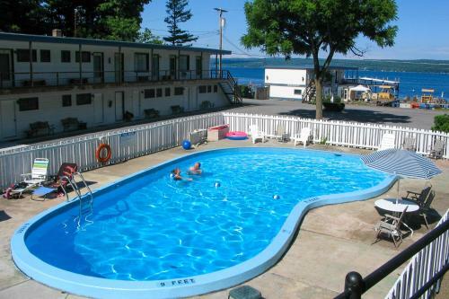 Showboat Motel III