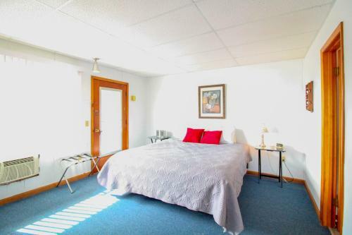 Showboat Motel III