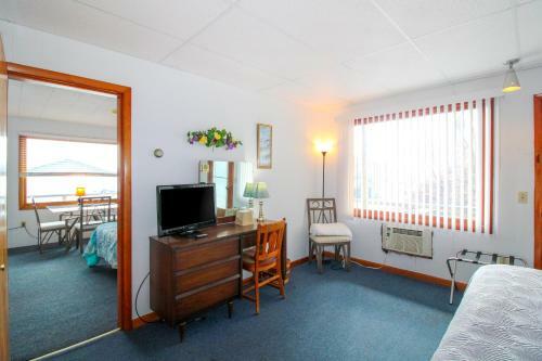 Showboat Motel III