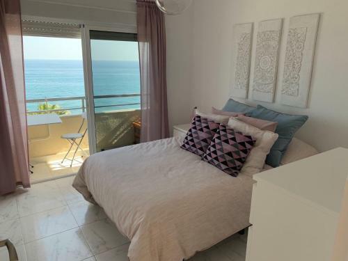 Apartamento Primera Linea de Playa En Torrox Costa