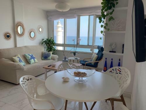 Apartamento Primera Linea de Playa En Torrox Costa