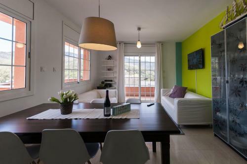 Lets Holidays Bright Duplex Apartment With Pool