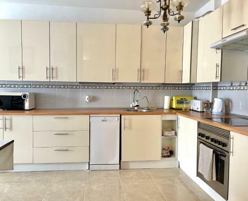 Cosy Apartment With Rooftop Terrace And Wifi