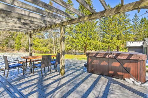 Modern Monticello Home With Hot Tub And Pond