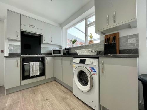 Worksop Newly Refurbished 3-bedroom House