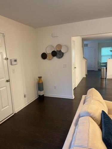 Oasis 10 Minutes From Uptown Entire Home