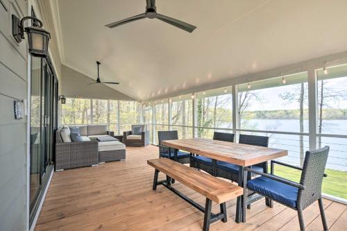 Kerr Lake Waterfront Getaway With Floating Dock