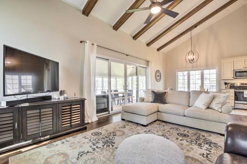 Kerr Lake Waterfront Getaway With Floating Dock