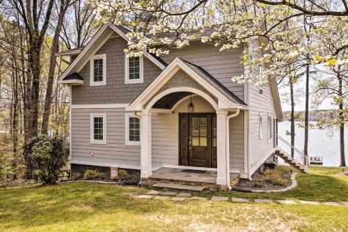 Kerr Lake Waterfront Getaway With Floating Dock