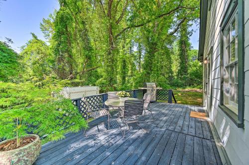 Private Greensboro Escape With Grill, Fire Pit!