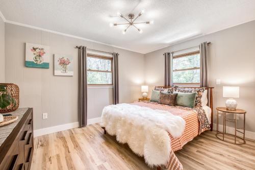 Chic Retreat At Lake Junaluska