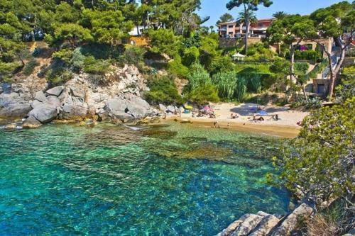Beautiful Apartment, Swimming Pool And Beach 1