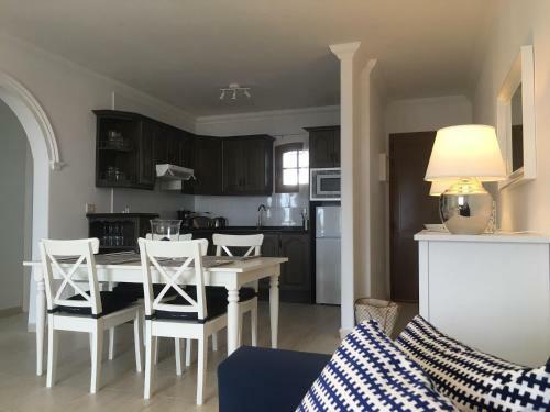Apartamento La Cumbre8a- 2 Bed-2 Bath - 1st Fl.- Air-con-wi-fi