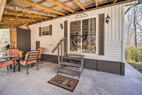 Land Harbor Cottage With Lake Beach Access!