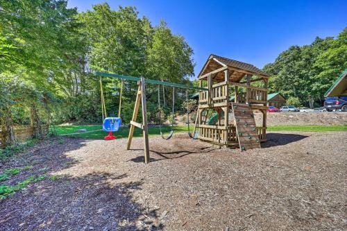 Land Harbor Cottage With Lake Beach Access!