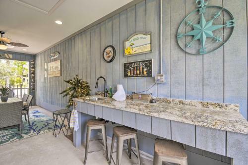 Ocean Isle Beach Home With Shared Lanai And Grill