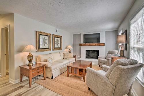 Downtown Southern Pines Townhome With Deck!
